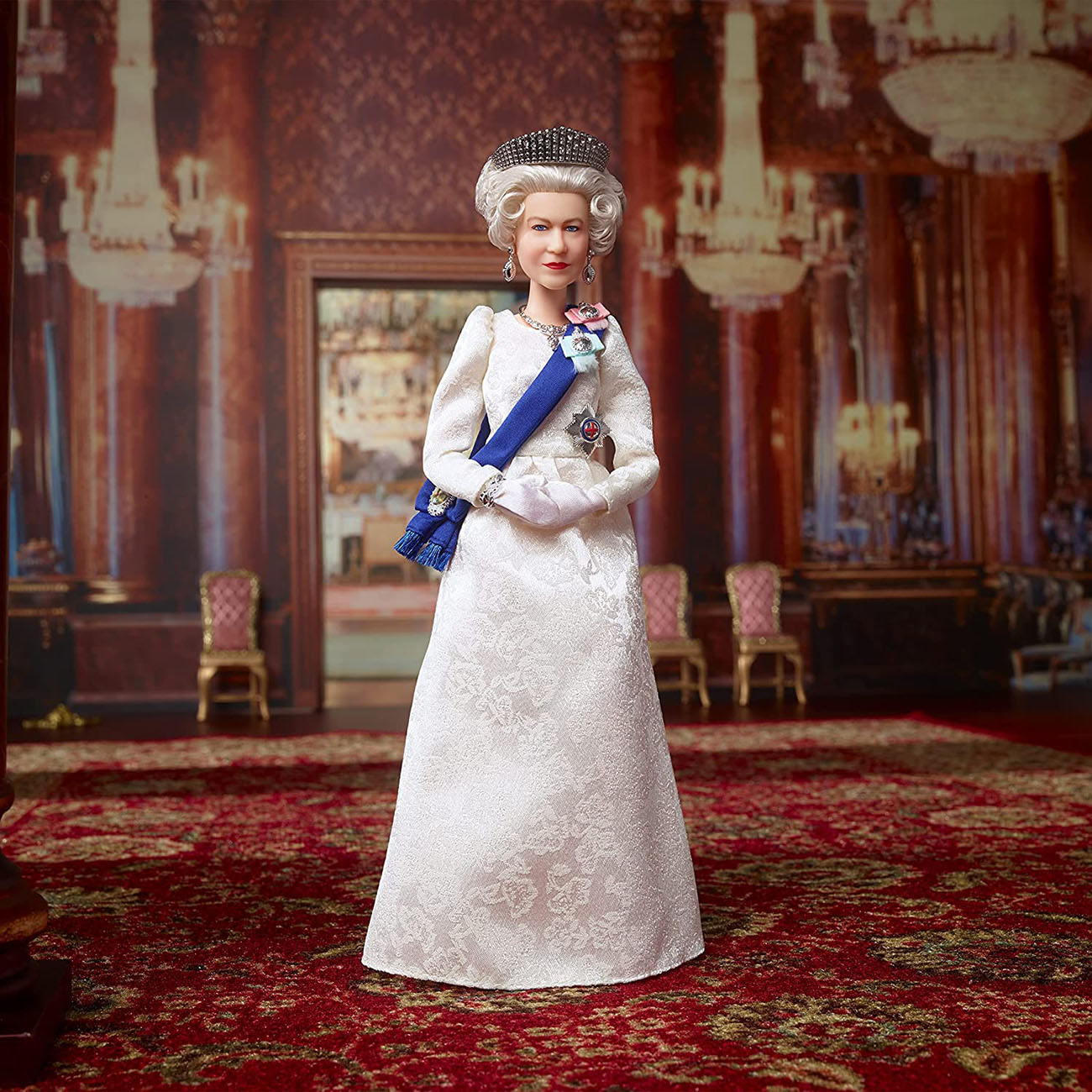 kraliçe elizabethin 96 dogum gunune ozel hazirlanan barbie bebek.jpg kraliçe-elizabethin-96-dogum-gunune-ozel-hazirlanan-barbie-bebek